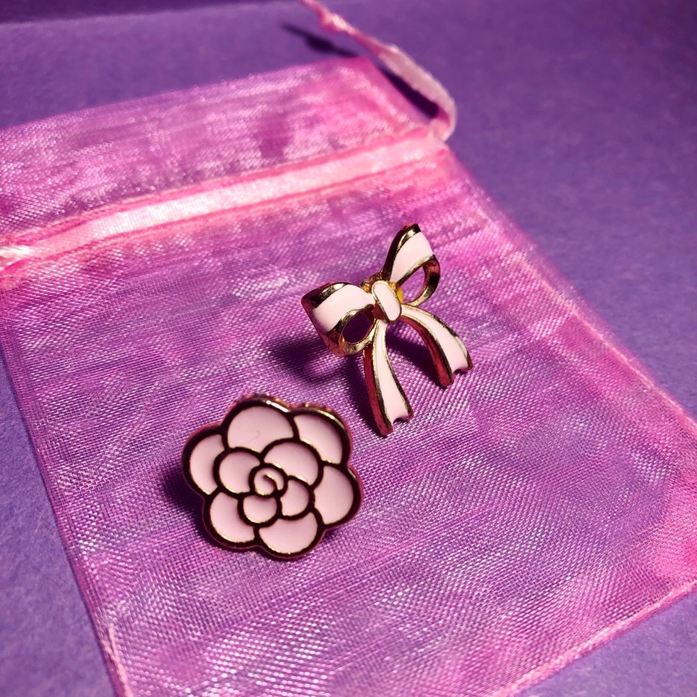 Pink flower studs - Picture 2 of 2